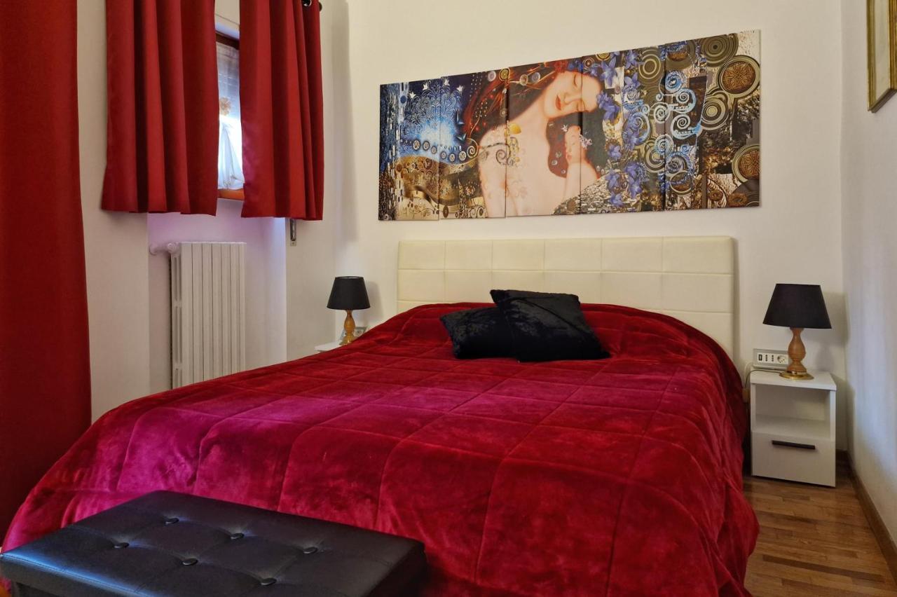 Arezzo Charming Apartment Bagian luar foto